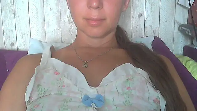 Snapshot of Bella--White chatting on 07/12/26, 06:37 Bella--White online show from 07/12/26, 06:37