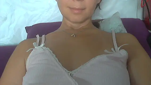 Snapshot of Bella--White chatting on 07/31/26, 06:13 Bella--White online show from 07/31/26, 06:13