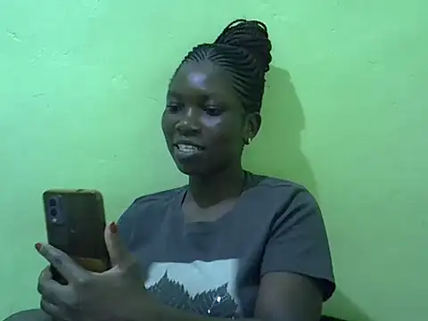 Snapshot of Sweet-Lynn chatting on 06/03/26, 02:33 Sweet-Lynn online show from 06/03/26, 02:33
