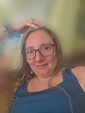 Snapshot of Izzylove47 chatting on 07/07/26, 01:15 Izzylove47 online show from 07/07/26, 01:15