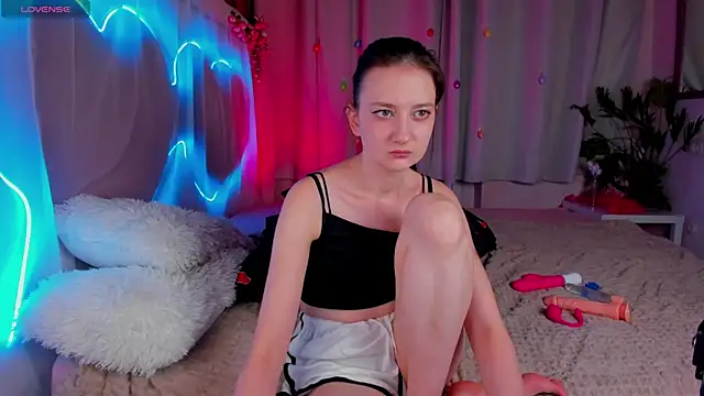 Snapshot of SummerLilaa chatting on 06/22/26, 01:30 SummerLilaa online show from 06/22/26, 01:30