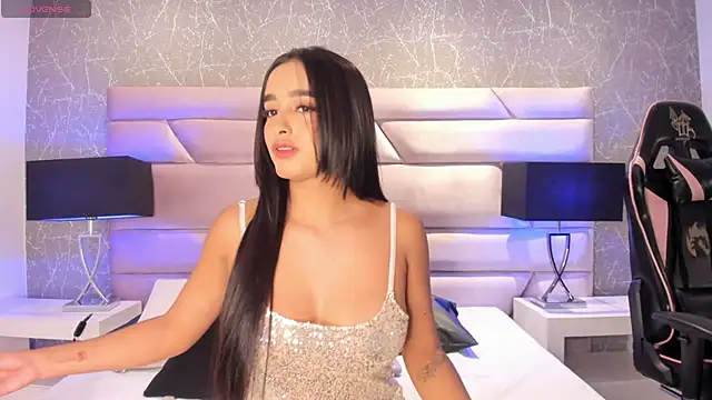 Snapshot of VanesaGuzman chatting on 06/15/26, 12:07 VanesaGuzman online show from 06/15/26, 12:07