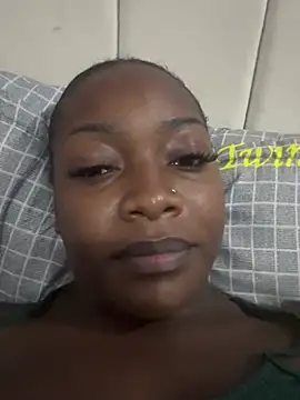 Snapshot of sexy_linah01 chatting on 05/18/26, 01:50 sexy linah01 online show from 05/18/26, 01:50