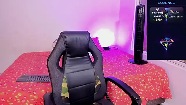 Snapshot of alison_daniels_ chatting on 09/14/25, 11:26 alison daniels online show from 09/14/25, 11:26