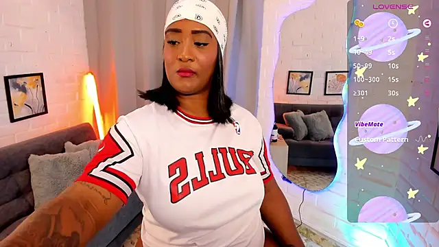 Snapshot of alison_daniels_ chatting on 09/23/25, 05:32 alison daniels online show from 09/23/25, 05:32