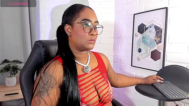 Snapshot of alison_daniels_ chatting on 11/06/25, 01:45 alison daniels online show from 11/06/25, 01:45