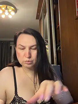 Snapshot of EvaBeautyXxX chatting on 06/14/26, 10:45 EvaBeautyXxX online show from 06/14/26, 10:45