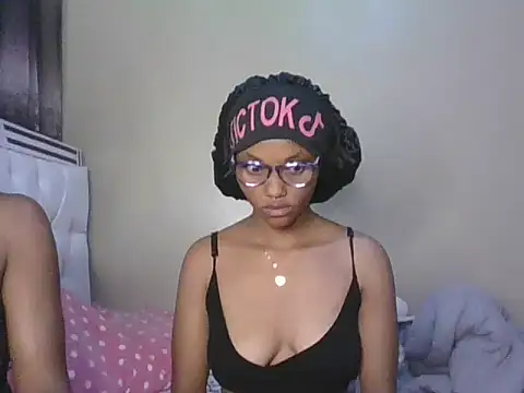 PrettyT5 online show from 06/15/26, 08:33