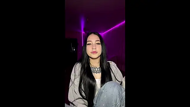 Greeneyedlauren online show from 05/17/26, 01:07