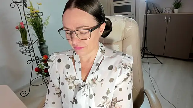 Vika73 online show from 11/30/25, 06:50