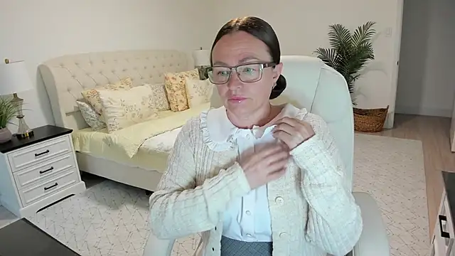 Vika73 online show from 05/18/26, 10:43