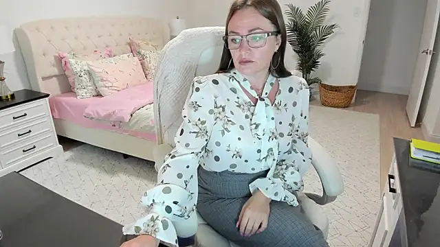 Snapshot of Vika73 chatting on 06/27/26, 11:26 Vika73 online show from 06/27/26, 11:26