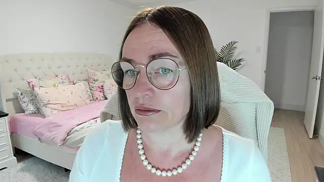 Snapshot of Vika73 chatting on 07/26/26, 11:28 Vika73 online show from 07/26/26, 11:28