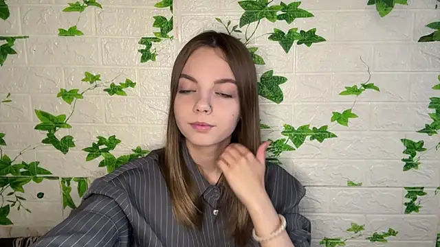 Snapshot of LisaPorse chatting on 06/27/26, 02:12 LisaPorse online show from 06/27/26, 02:12
