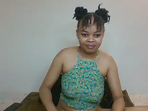 Snapshot of cessylolla8 chatting on 07/09/26, 04:00 cessylolla8 online show from 07/09/26, 04:00