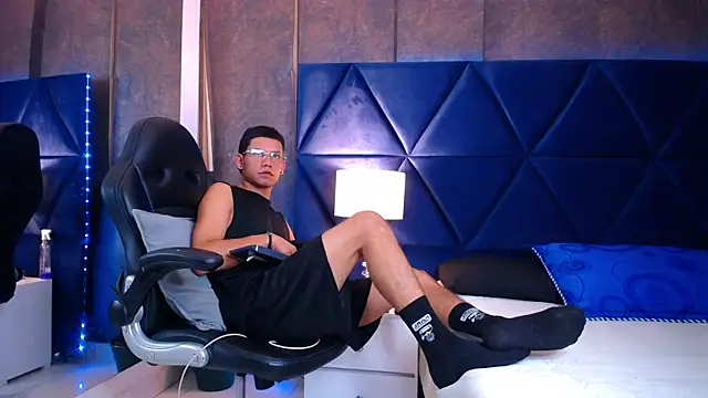 Snapshot of ThiagoFerrer_ chatting on 06/25/26, 04:12 ThiagoFerrer online show from 06/25/26, 04:12