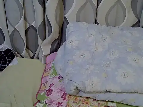 cute gee5 online show from 05/25/26, 10:21