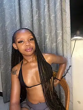 Snapshot of sexyie_caramel chatting on 06/20/26, 06:44 sexyie caramel online show from 06/20/26, 06:44