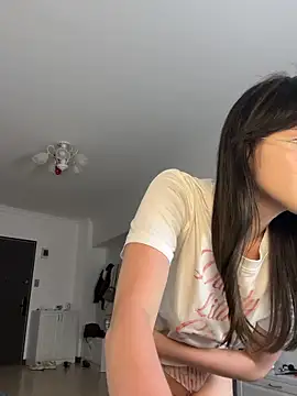 Snapshot of Lina_cuteee chatting on 05/21/26, 05:31 Lina cuteee online show from 05/21/26, 05:31