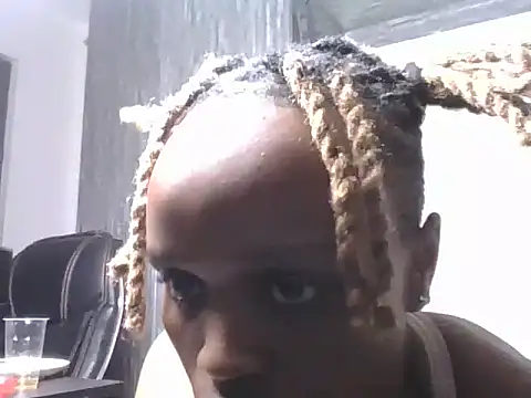 Snapshot of Tempting_Ebony chatting on 06/17/26, 02:51 Tempting Ebony online show from 06/17/26, 02:51