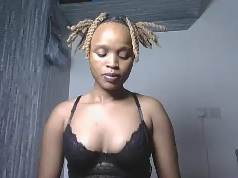 Snapshot of Tempting_Ebony chatting on 06/20/26, 01:41 Tempting Ebony online show from 06/20/26, 01:41