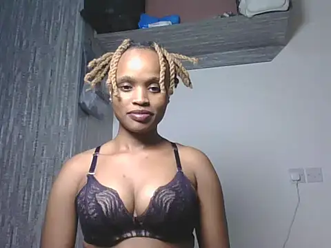 Snapshot of Tempting_Ebony chatting on 06/25/26, 06:45 Tempting Ebony online show from 06/25/26, 06:45