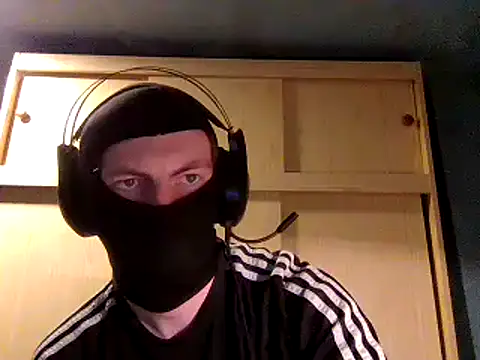 Snapshot of beuker22 chatting on 06/13/26, 06:06 beuker22 online show from 06/13/26, 06:06