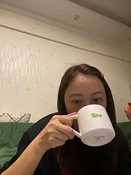 Snapshot of CRROO-AA chatting on 06/24/26, 11:31 CRROO-AA online show from 06/24/26, 11:31