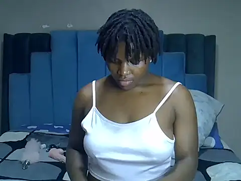 Snapshot of melanin_moon chatting on 06/03/26, 02:33 melanin moon online show from 06/03/26, 02:33