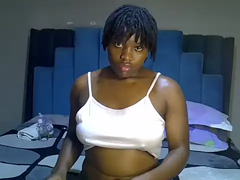 Snapshot of melanin_moon chatting on 06/16/26, 10:07 melanin moon online show from 06/16/26, 10:07