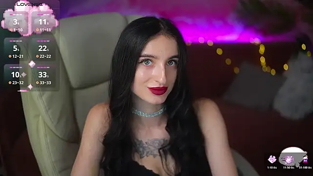 Snapshot of EmilyyMoon chatting on 06/14/26, 01:35 EmilyyMoon online show from 06/14/26, 01:35