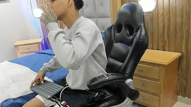 Snapshot of Mael_Jason chatting on 06/19/26, 11:03 Mael Jason online show from 06/19/26, 11:03