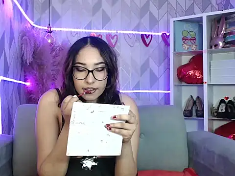 AndreaLoveeX online show from 06/06/26, 04:55