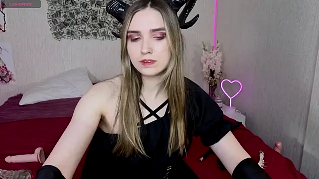 Snapshot of NocturneHuntress chatting on 06/04/26, 07:25 NocturneHuntress online show from 06/04/26, 07:25