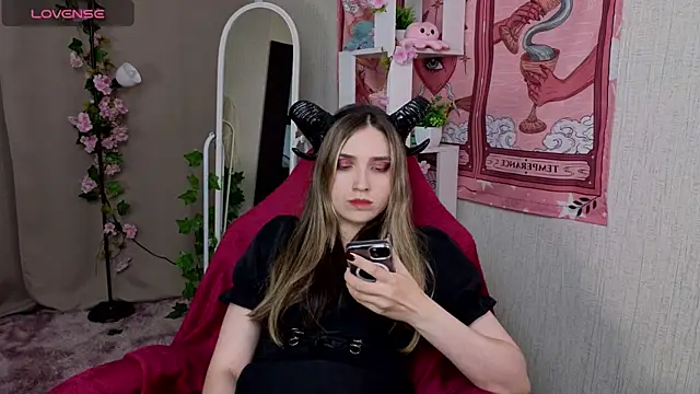 Snapshot of NocturneHuntress chatting on 06/26/26, 07:46 NocturneHuntress online show from 06/26/26, 07:46