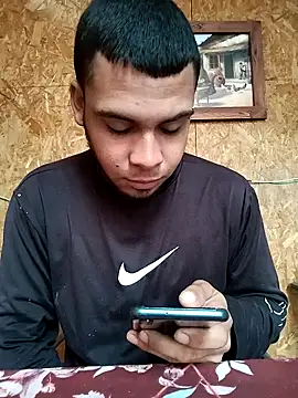 Snapshot of V3NENO_xxxhot1 chatting on 05/21/26, 02:13 V3NENO xxxhot1 online show from 05/21/26, 02:13