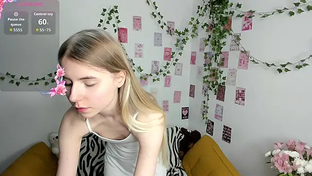 Snapshot of Honey_Lia chatting on 06/10/26, 11:53 Honey Lia online show from 06/10/26, 11:53