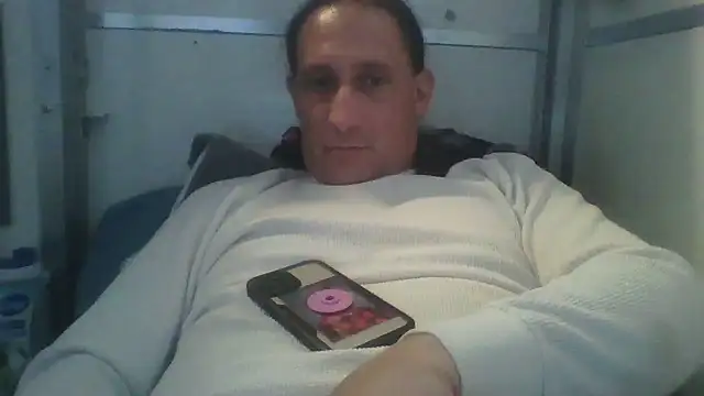 Snapshot of brazybooty92 chatting on 06/08/26, 01:33 brazybooty92 online show from 06/08/26, 01:33