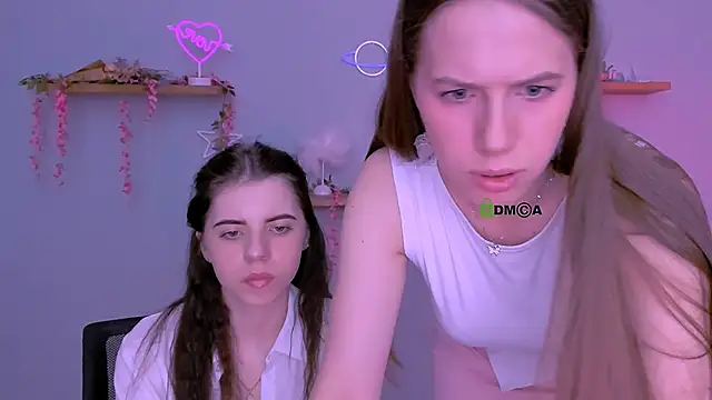 Snapshot of lyra_desire chatting on 05/22/26, 10:10 lyra desire online show from 05/22/26, 10:10