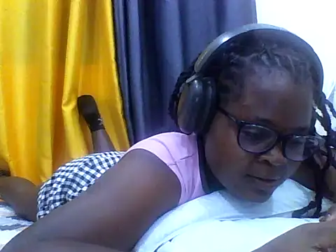 Snapshot of ladar chatting on 06/27/26, 05:51 ladar online show from 06/27/26, 05:51