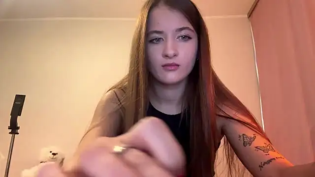 Snapshot of cute_nessy chatting on 05/19/26, 04:35 cute nessy online show from 05/19/26, 04:35