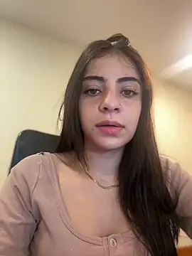 Hanna Cruz  online show from 06/03/26, 06:13