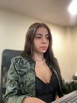 Hanna Cruz  online show from 06/04/26, 02:01