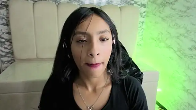 Snapshot of Adarasuri_v chatting on 06/11/26, 03:04 Adarasuri v online show from 06/11/26, 03:04