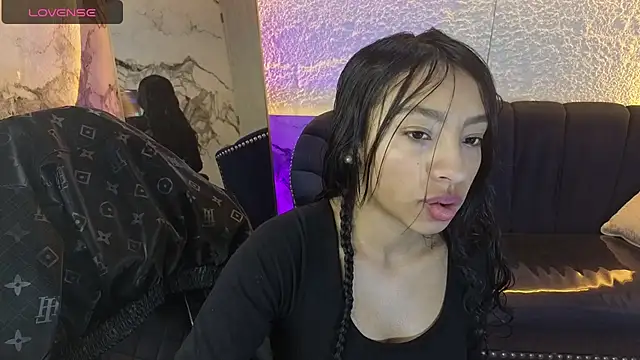 Snapshot of Adarasuri_v chatting on 07/05/26, 12:23 Adarasuri v online show from 07/05/26, 12:23