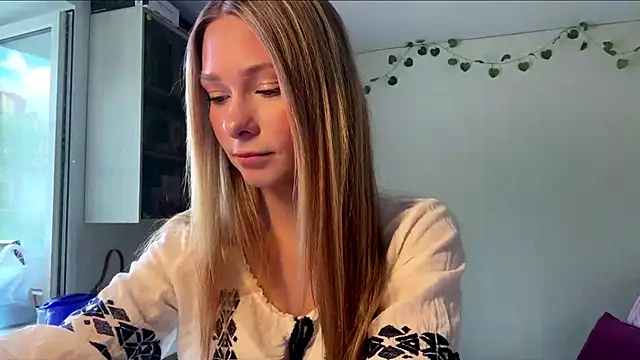 JulietFekete online show from 05/24/26, 10:09