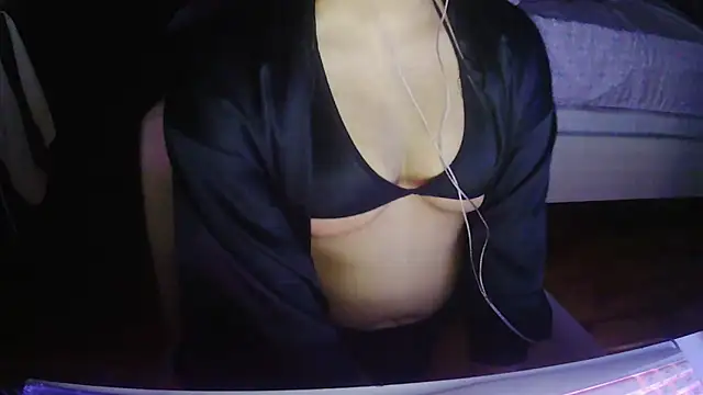 Snapshot of valentinaceleste chatting on 05/22/26, 02:40 valentinaceleste online show from 05/22/26, 02:40