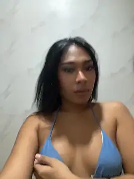 hugecock tamira online show from 06/03/26, 04:45