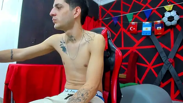 Snapshot of boy_max_latin chatting on 06/28/26, 05:46 boy max latin online show from 06/28/26, 05:46