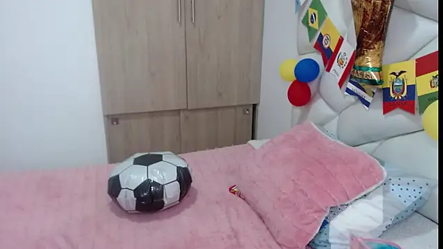 Snapshot of Valeria_Santos_ chatting on 06/18/26, 01:48 Valeria Santos online show from 06/18/26, 01:48